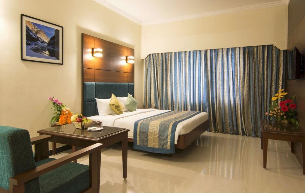 Shenbaga Hotel And Convention Centre Puducherry Eksteriør billede