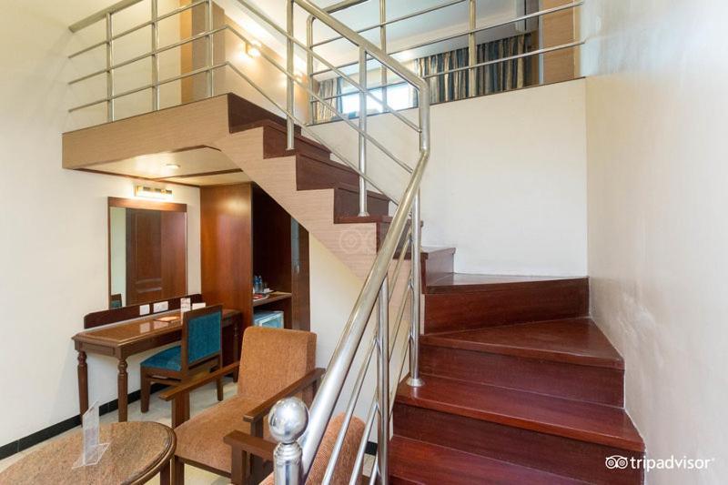 Shenbaga Hotel And Convention Centre Puducherry Eksteriør billede