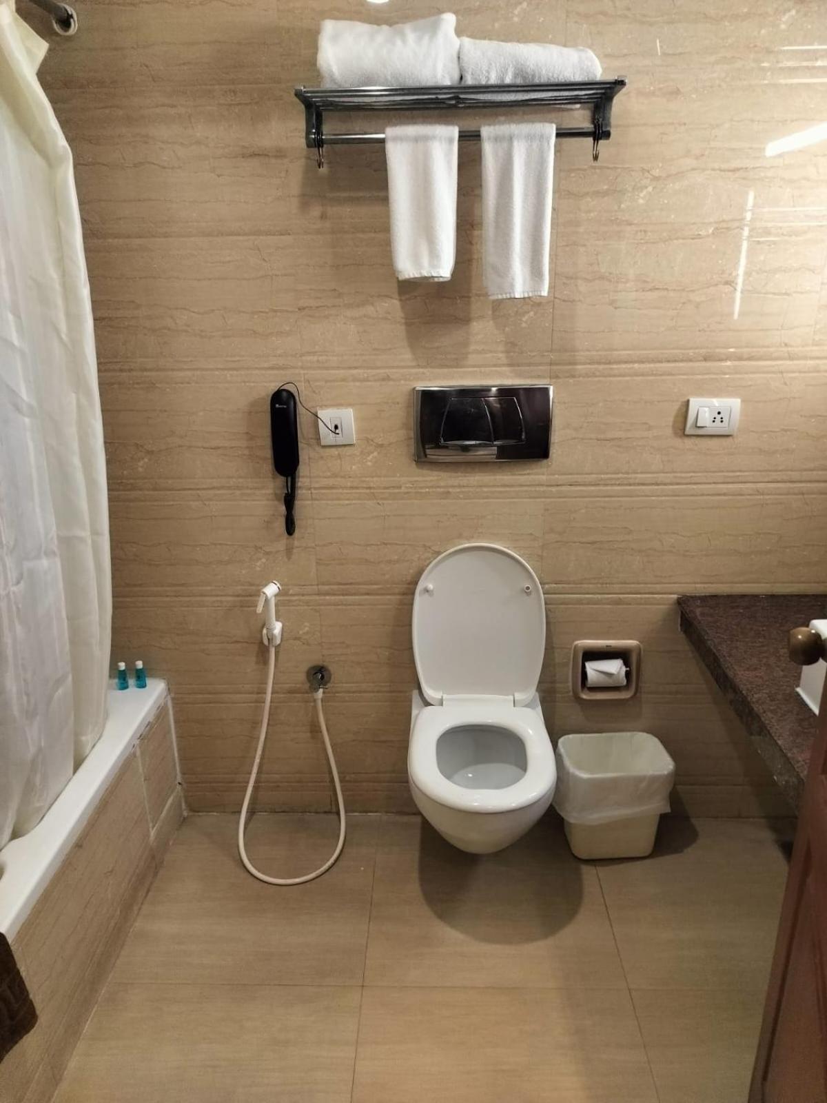 Shenbaga Hotel And Convention Centre Puducherry Eksteriør billede